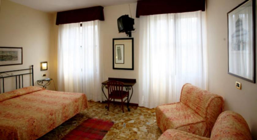 Hotel Ariston Пиза Стая снимка